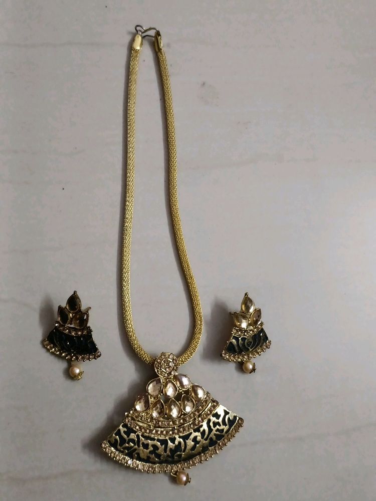 Pendant Set Traditional Wear