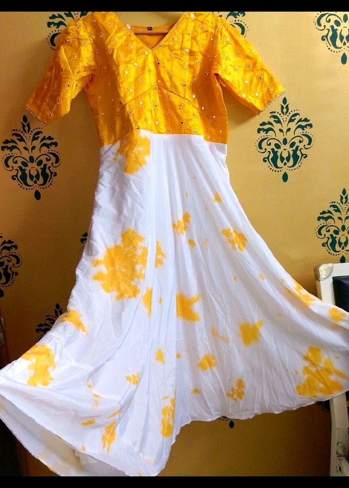 Stylish Gown 💛