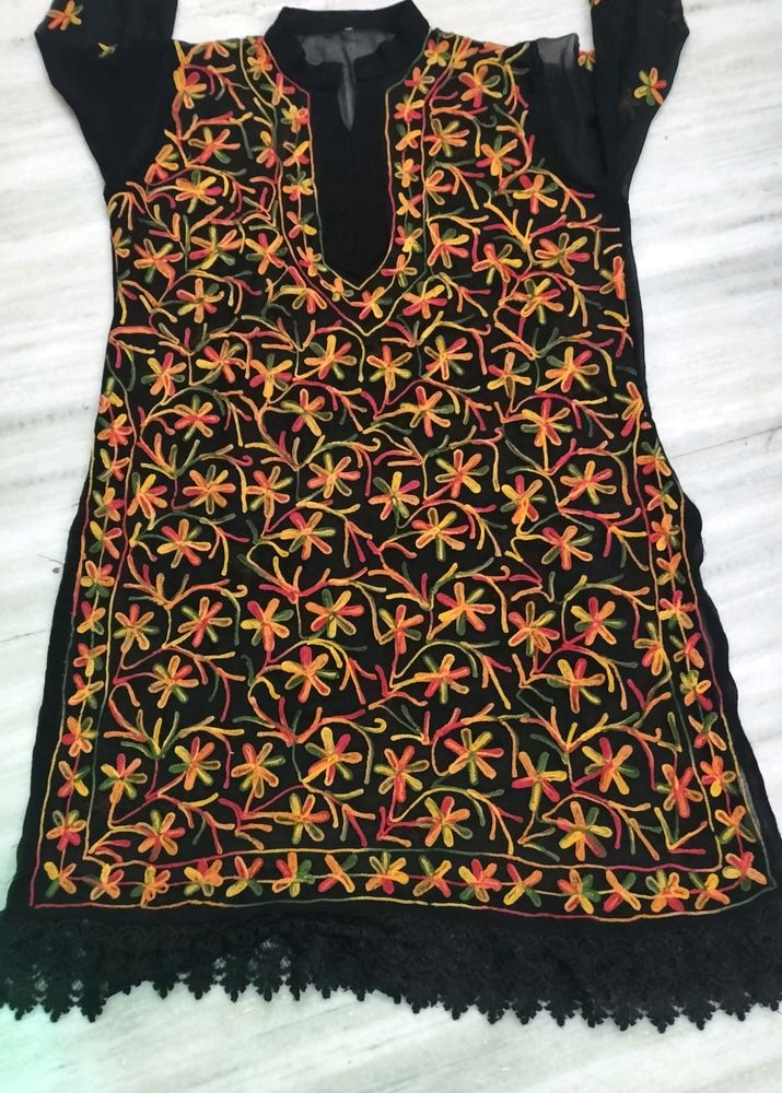 Lucknowi Chickenkari Kurti