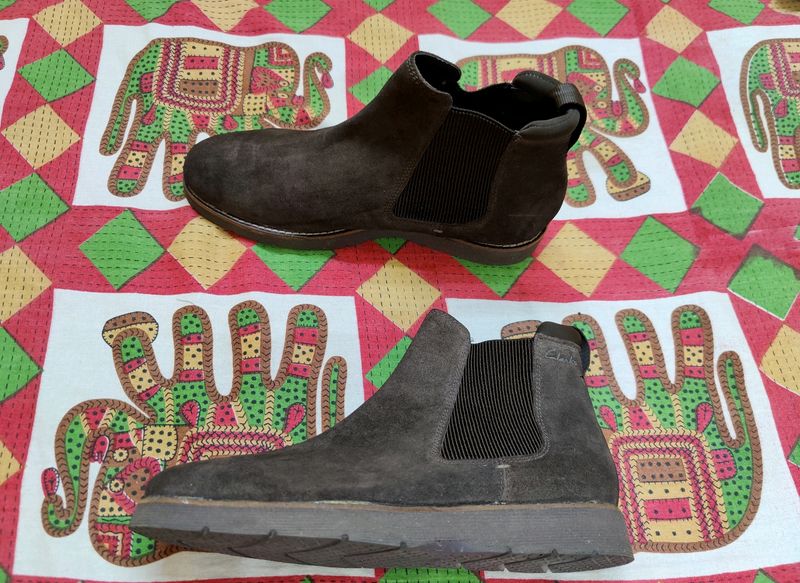 CLARKS CHELSEA BOOTS