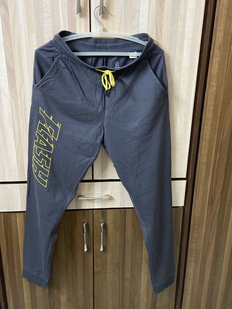 TRENDS DARK GREY TRACKPANT