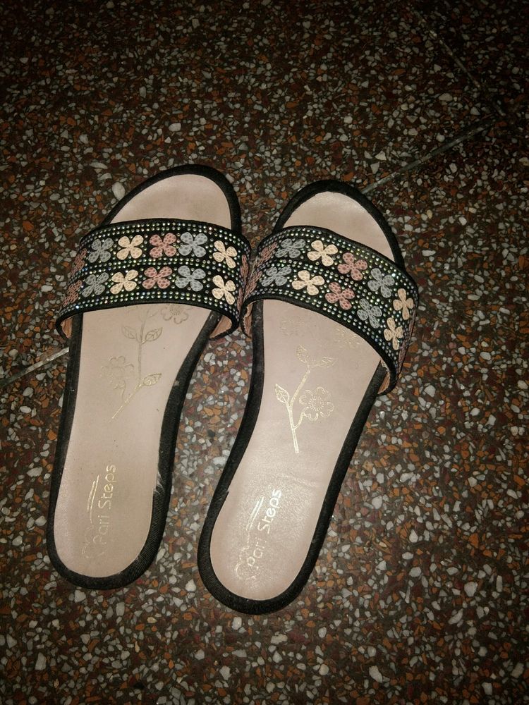 Beautiful sandal With 2 new scrunchies