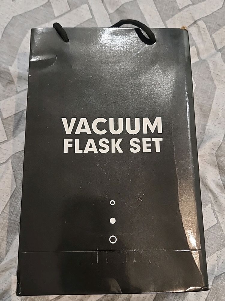 Vacuum Flask With Cups