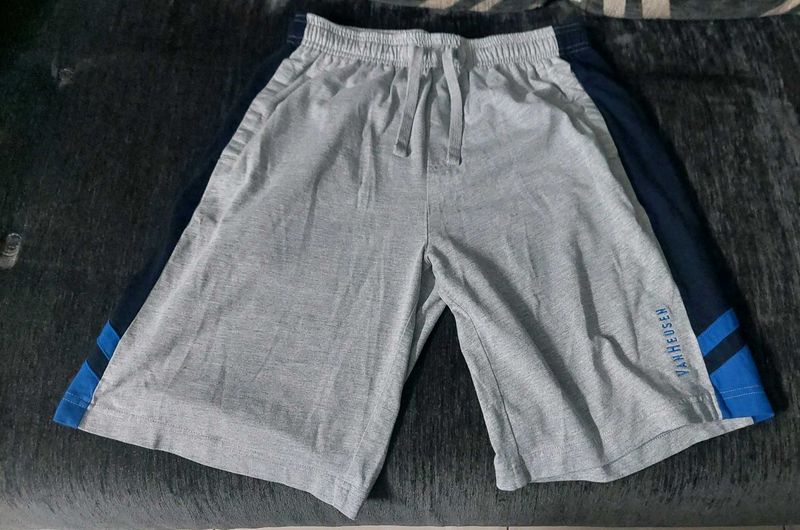 Van Heusen size M shorts