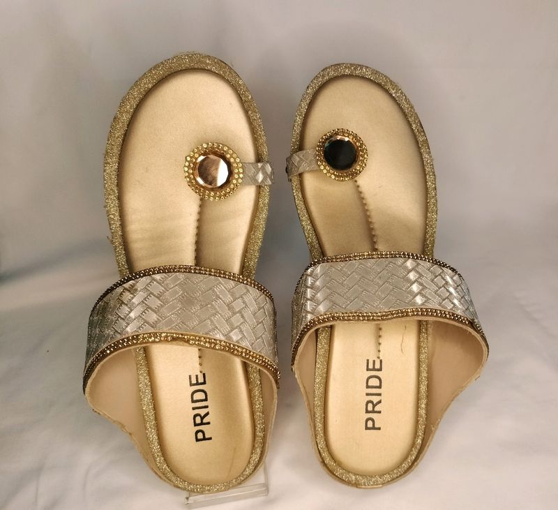 Goldwn Anghuta (Toe) Pata Chappal With Mirror