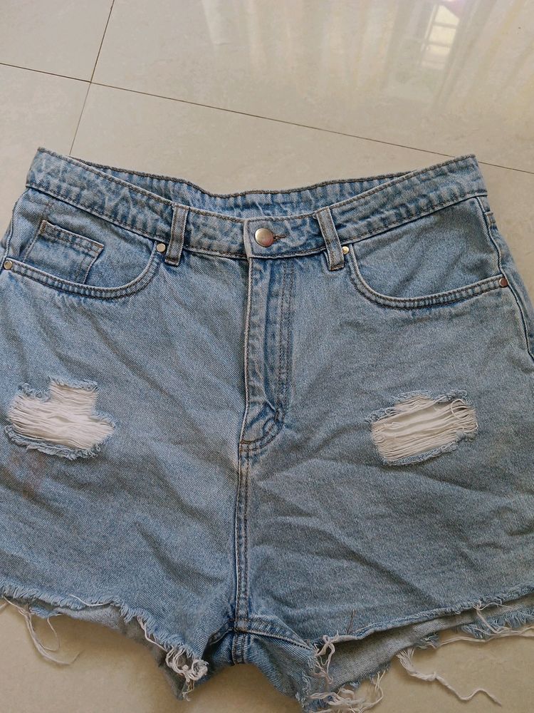 Comfy Denim Shorts Size 30