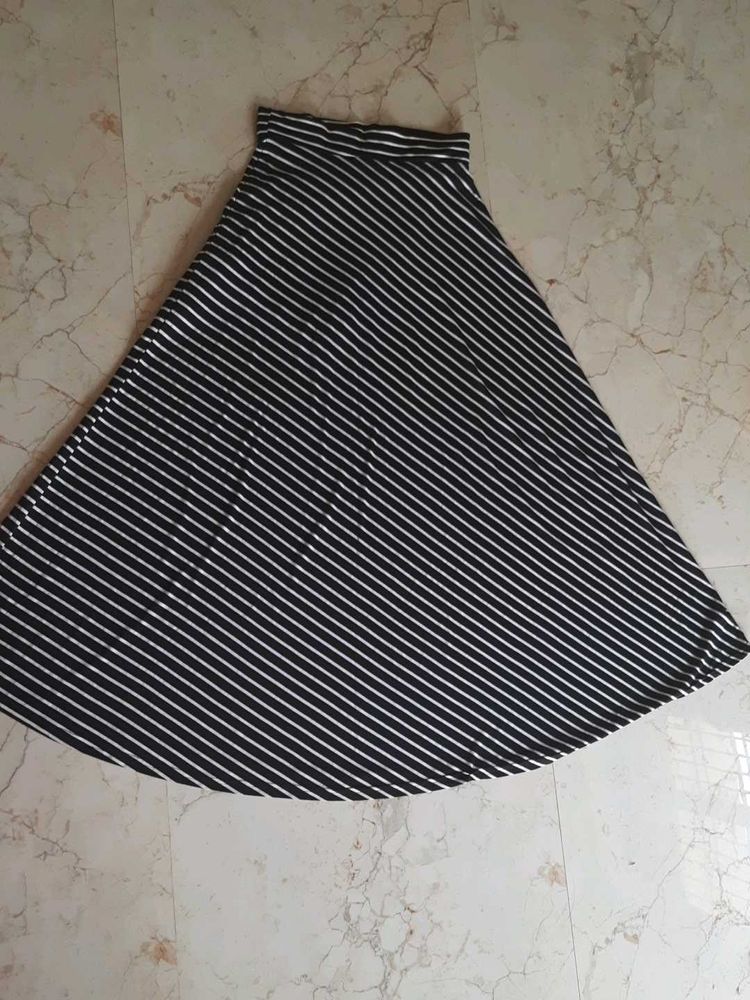 Skirt Black and White Lines