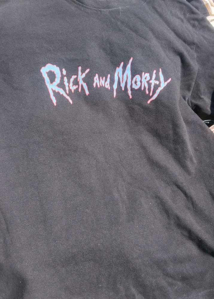 pull&bear black rick and morty tshirt