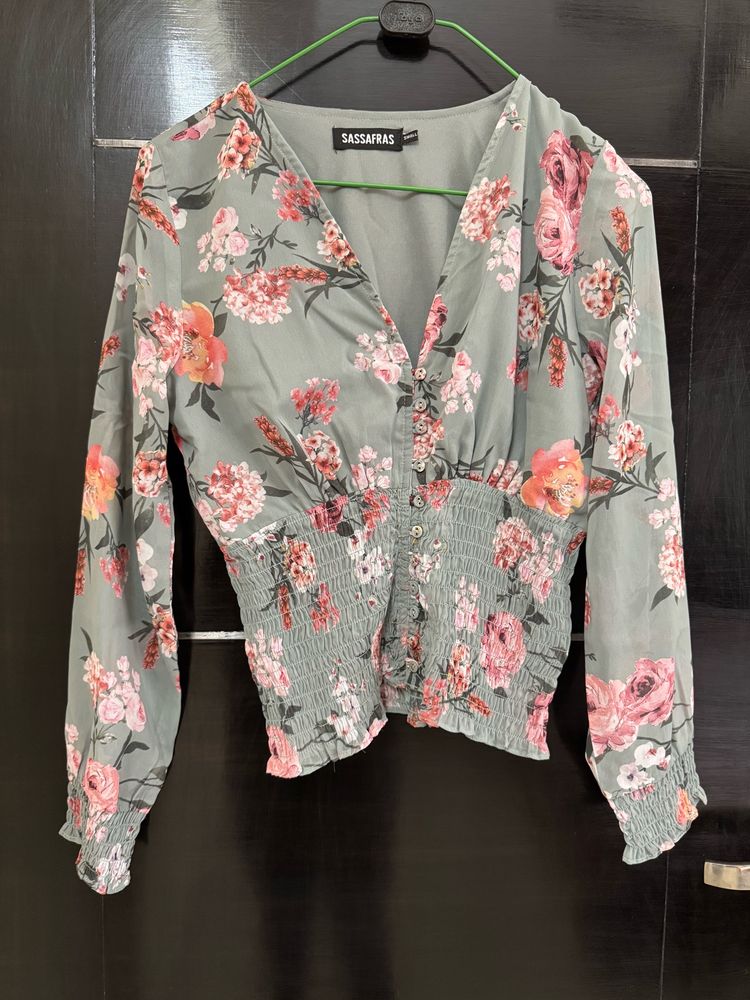 V neck beautiful floral party top