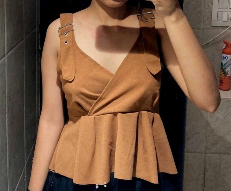 Cute brown crop top 😍🤎