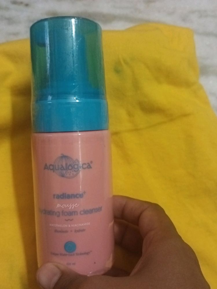 Aqualogica Radiance + Hydrating Foam Cleanser