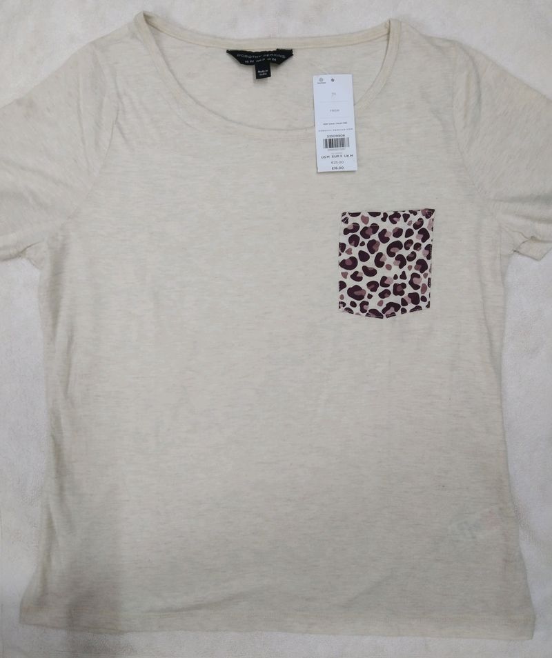 Beige T-shirt With Leopard Print Pocket