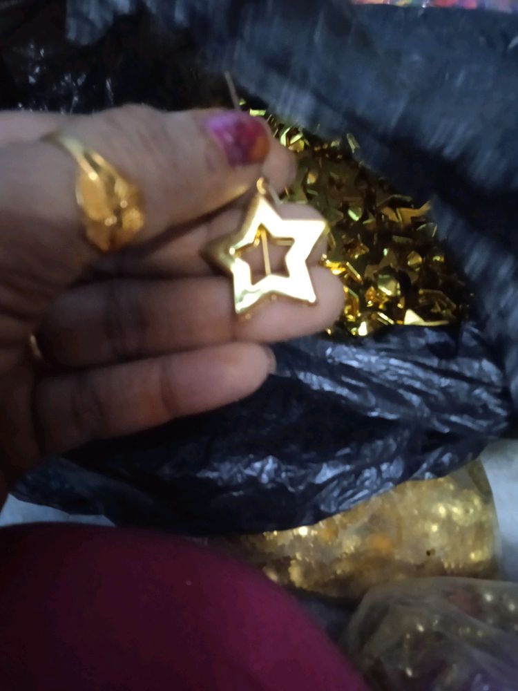 Star Beats Golden Colour For Decoration