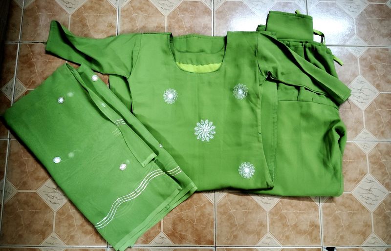 Beautiful 💚Parrot Green Kurta Set