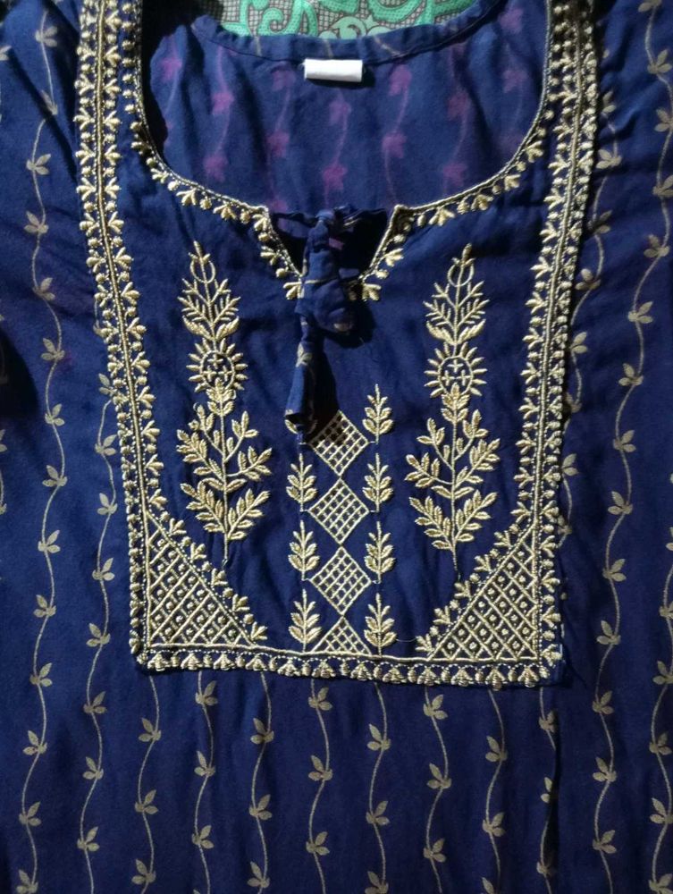 Kurta Set With Embroidery