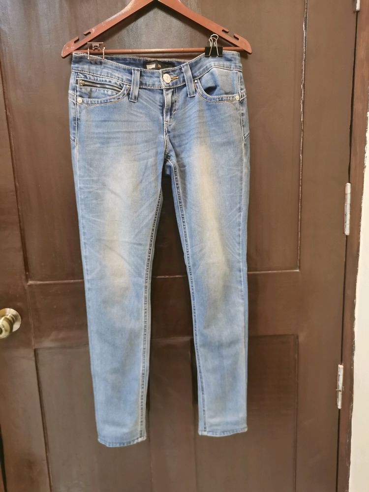 Levis Jeans Demi Curve Size 28 Blue