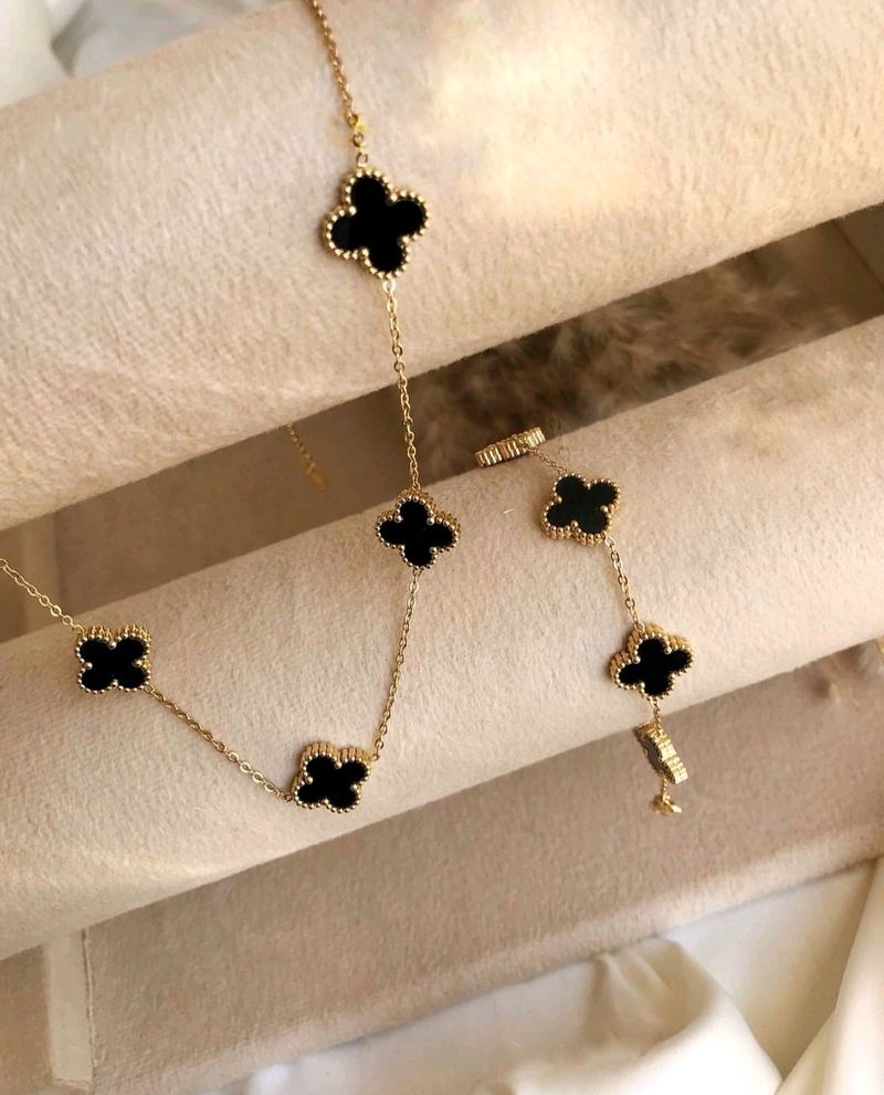 Black Clover Necklace With Bracelet