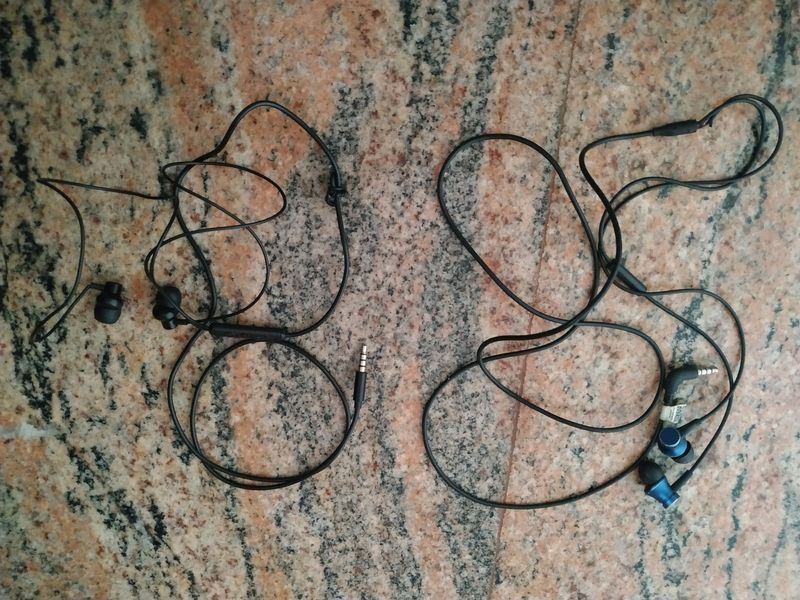 2 Headphones Combo