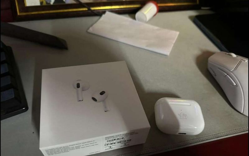 Apple airpods 3rd generation.