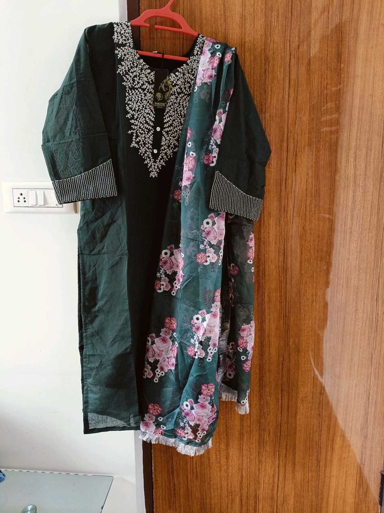 Kurta Set With Organza Floral Dupatta