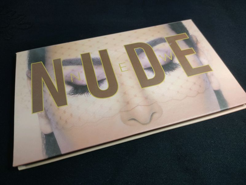 NUDE Eyeshadow Palette