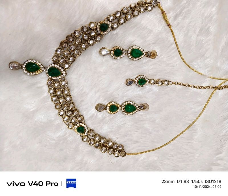 "Enchanted Green: Radiant Kundan Necklace Set