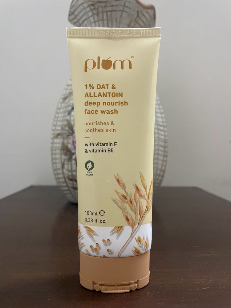 Plum Sealed Facewash Oat & Allantoin