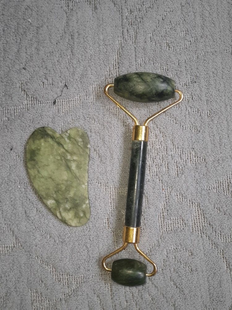 Jade Roller And Gua Sha Set