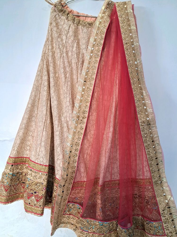 Golden Heavy-Work Lehnga