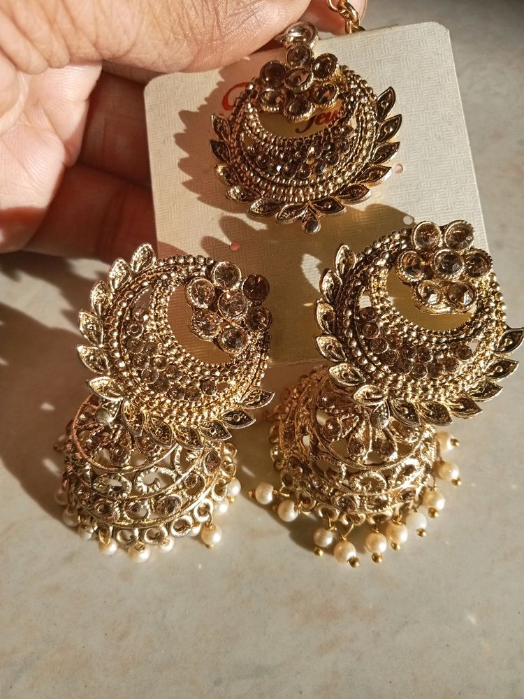 Beautiful Golden Jhumka With Mang Tika