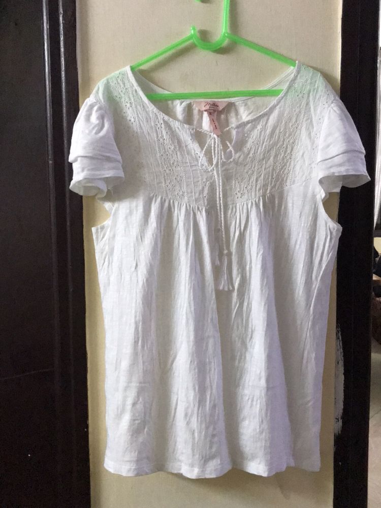 White Stretchy Top/tunic Fits M-L