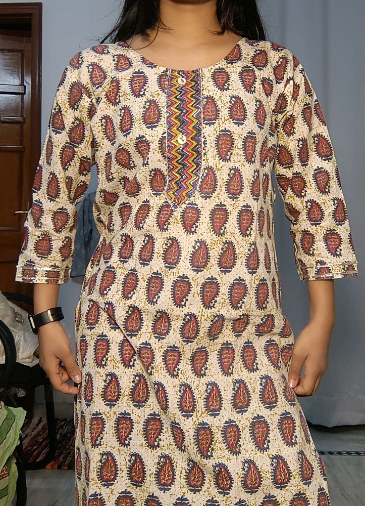 Kurti And Straight Fit Pants