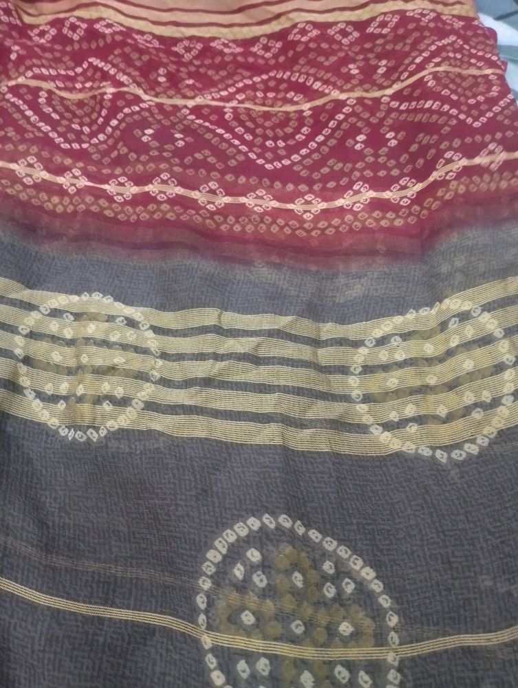 Maroon And Gray Bandhani Saree