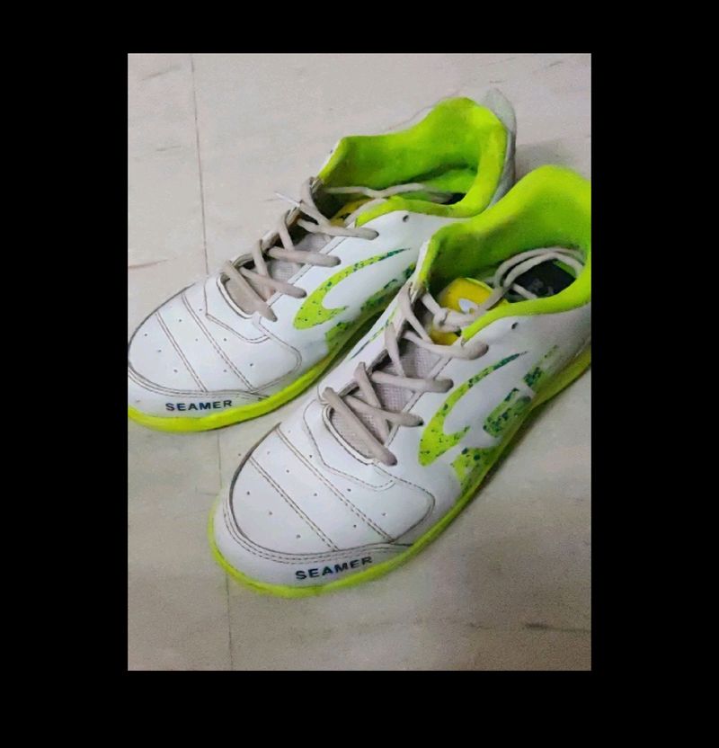 Criket Shoe ASE Green colour!