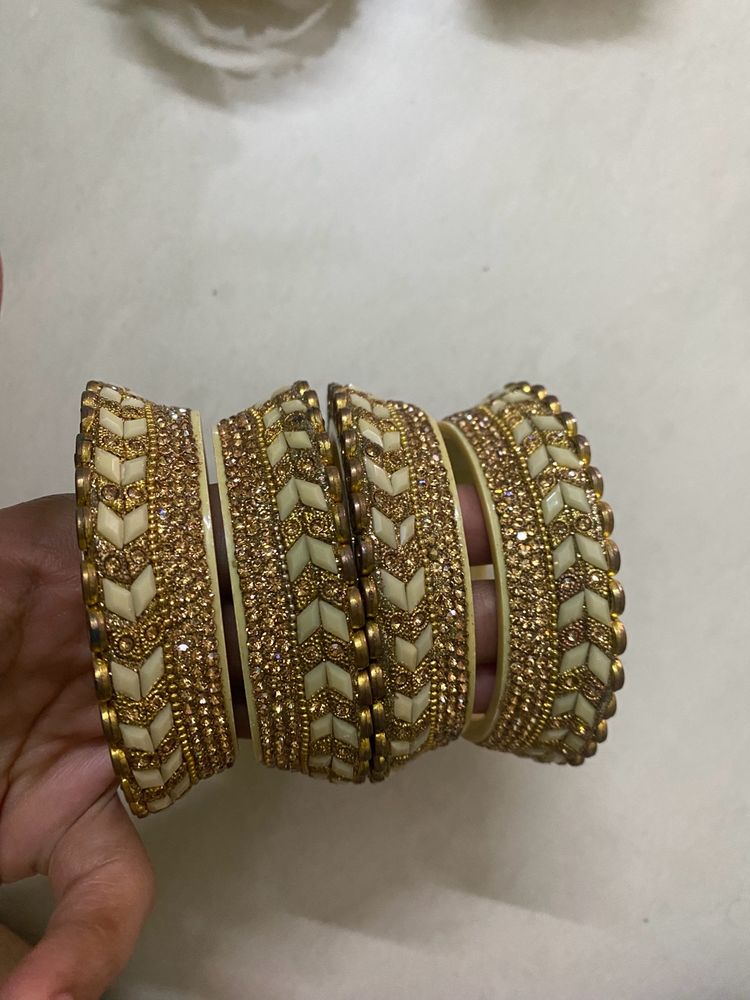 Set Of 4 Side Bangles