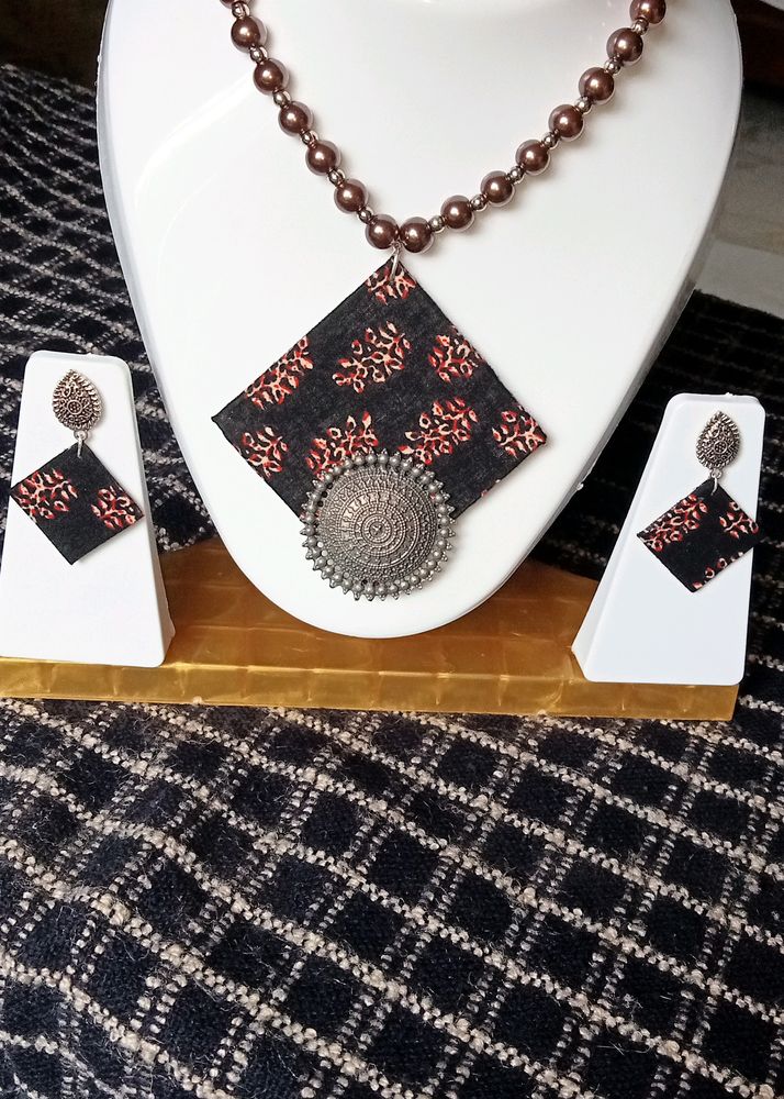 ✅Azrak and black polish jewellery set