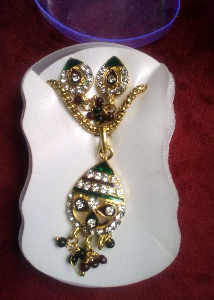 Chain With Pandel And Earing