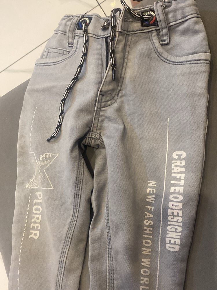 kid jeans… very new and good condition… worth it