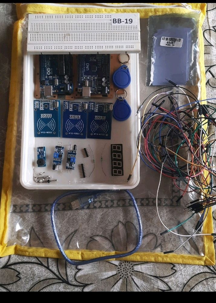 2 Arduino, 3 RFID,breadboard,detector