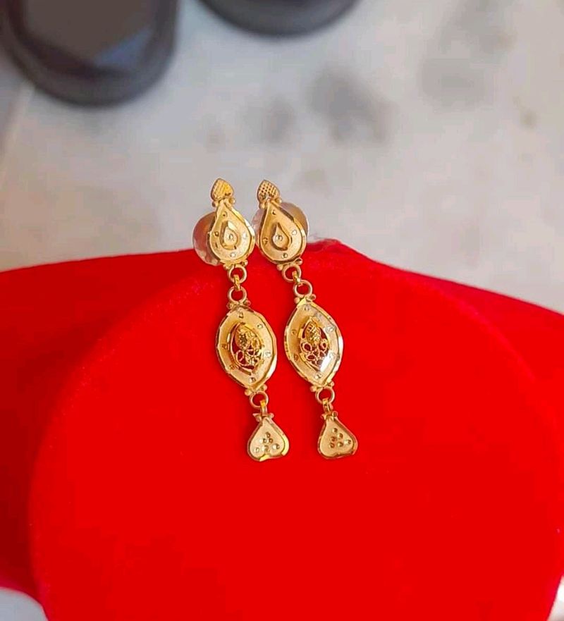 22c Hallmark Gold Earrings