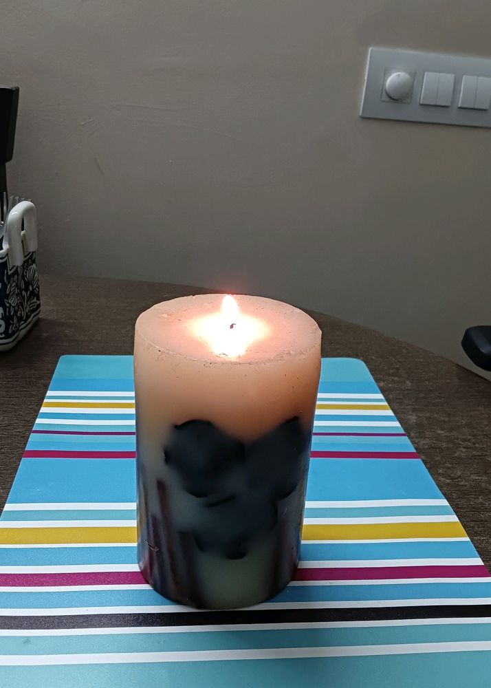 VANILLA SCENTED CANDLE