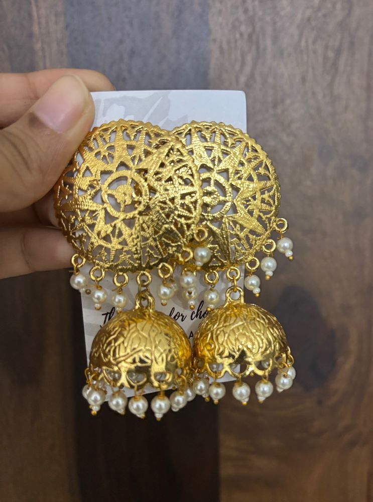 Golden Jhumka With Pearls