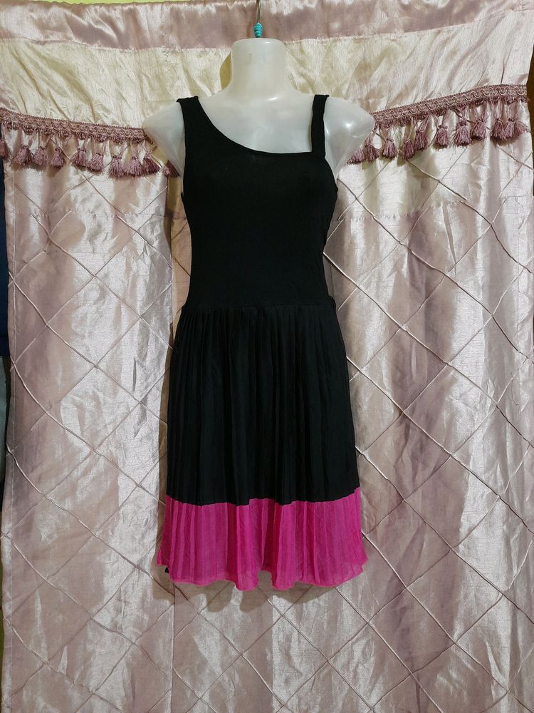 Sleeveless PLEATED DRESS