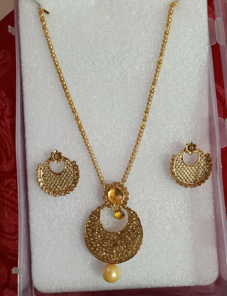 Golden Colour Jwellery Set For Women