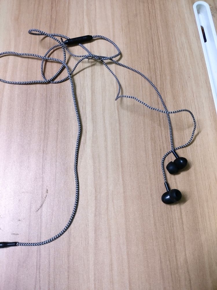 WIRED EARPHONE