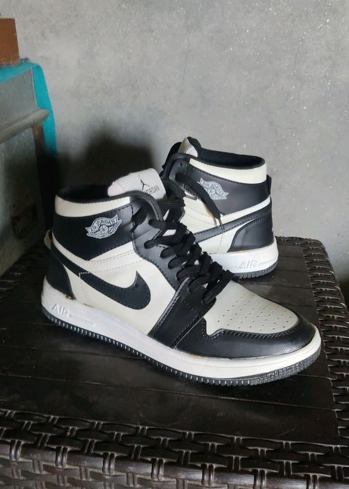 Nike Air Jordan 1 Black White