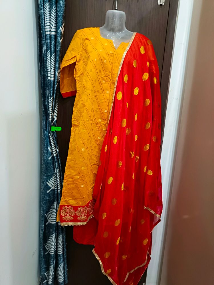 Silk Kurta With Red Duppata