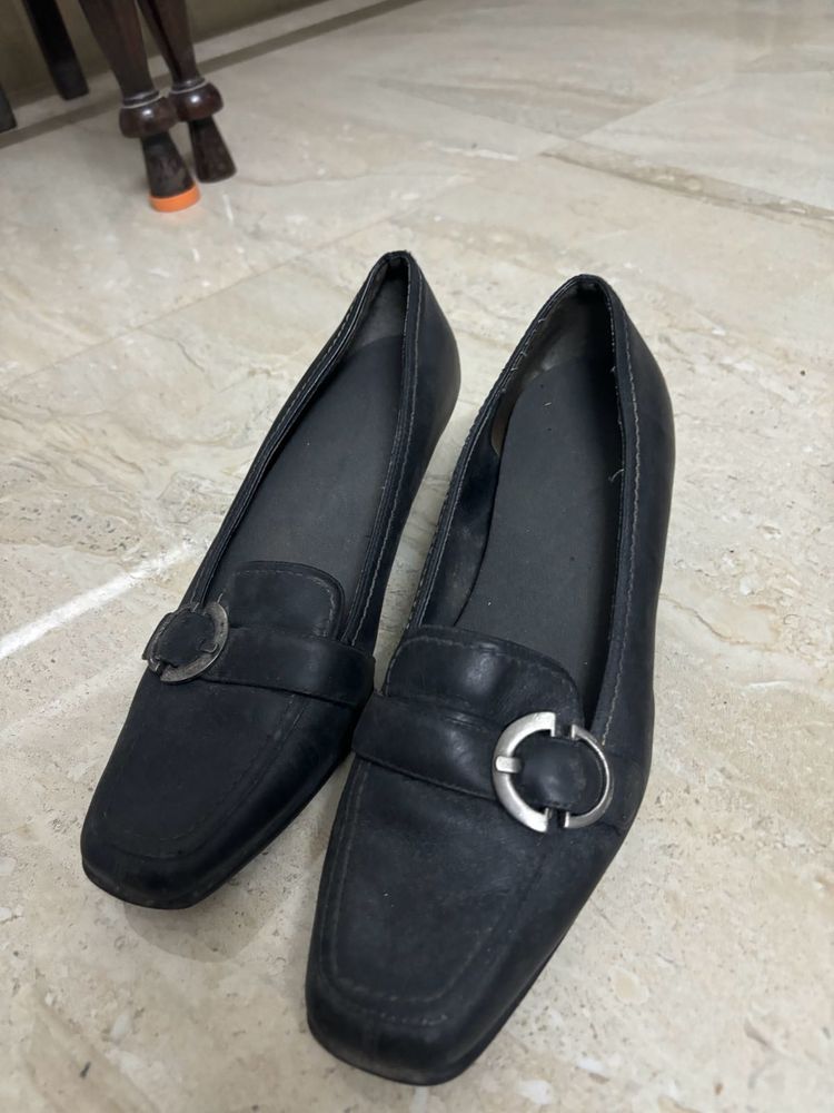 Black Office Kitten Pumps