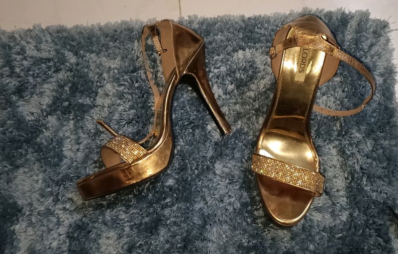 Golden High Heels 👠