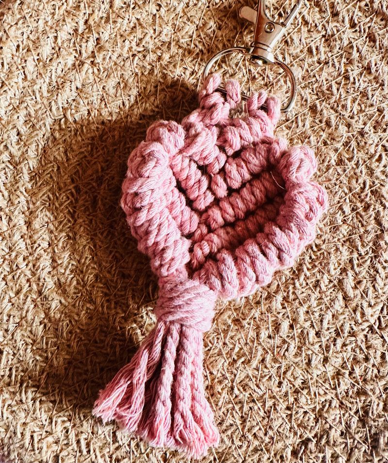 Macrame keychain Heart - Pink